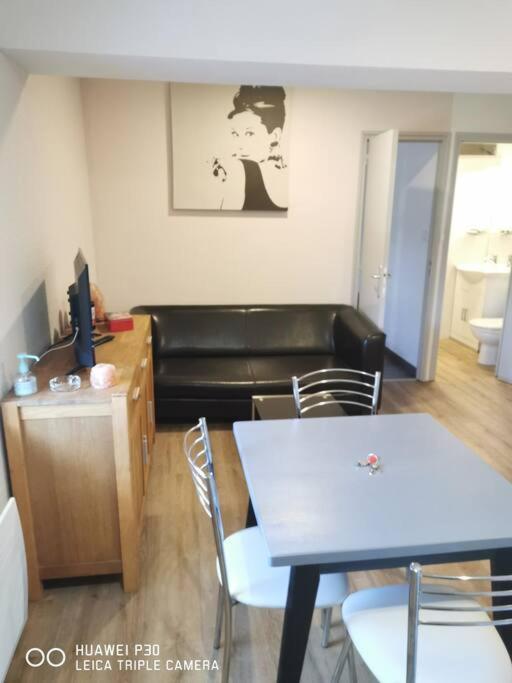 Joyeuse, Superbe Appartement D'Environs 30M2. Exteriör bild