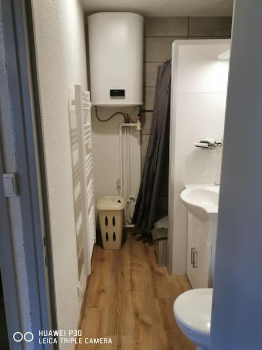 Joyeuse, Superbe Appartement D'Environs 30M2. Exteriör bild