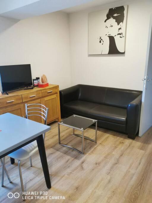 Joyeuse, Superbe Appartement D'Environs 30M2. Exteriör bild